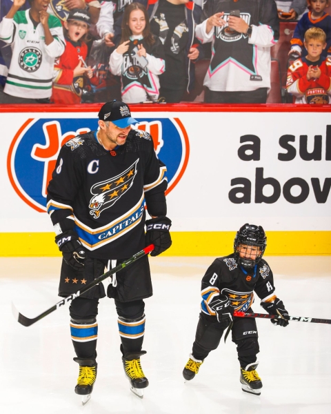 Овечкин вышел на лёд с четырёхлетним сыном перед конкурсами мастерства на Матче звёзд НХЛ